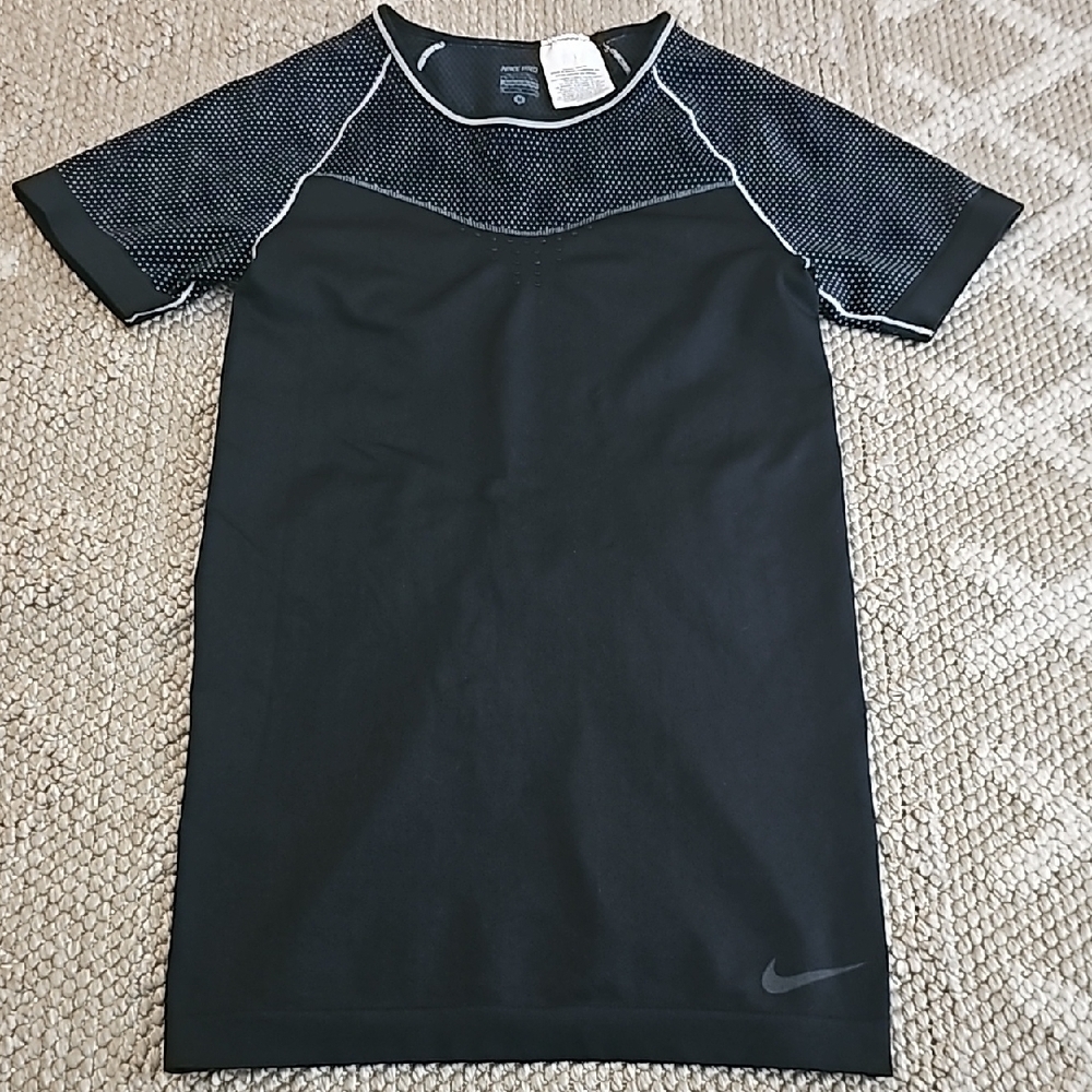 NIKE PRO Dri-Fit Hypercool Nylon Compression Training Top Size Medium
